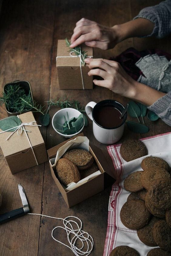 10 Easy Ways to Give Back this Holiday Season