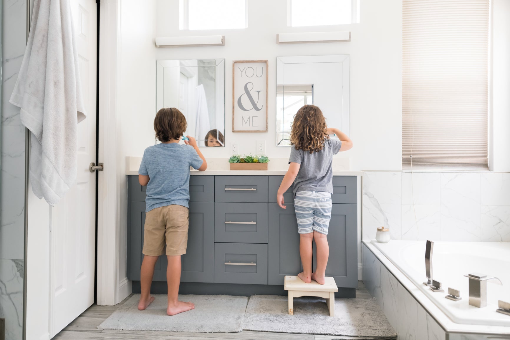 back to school routine kids brushing teeth