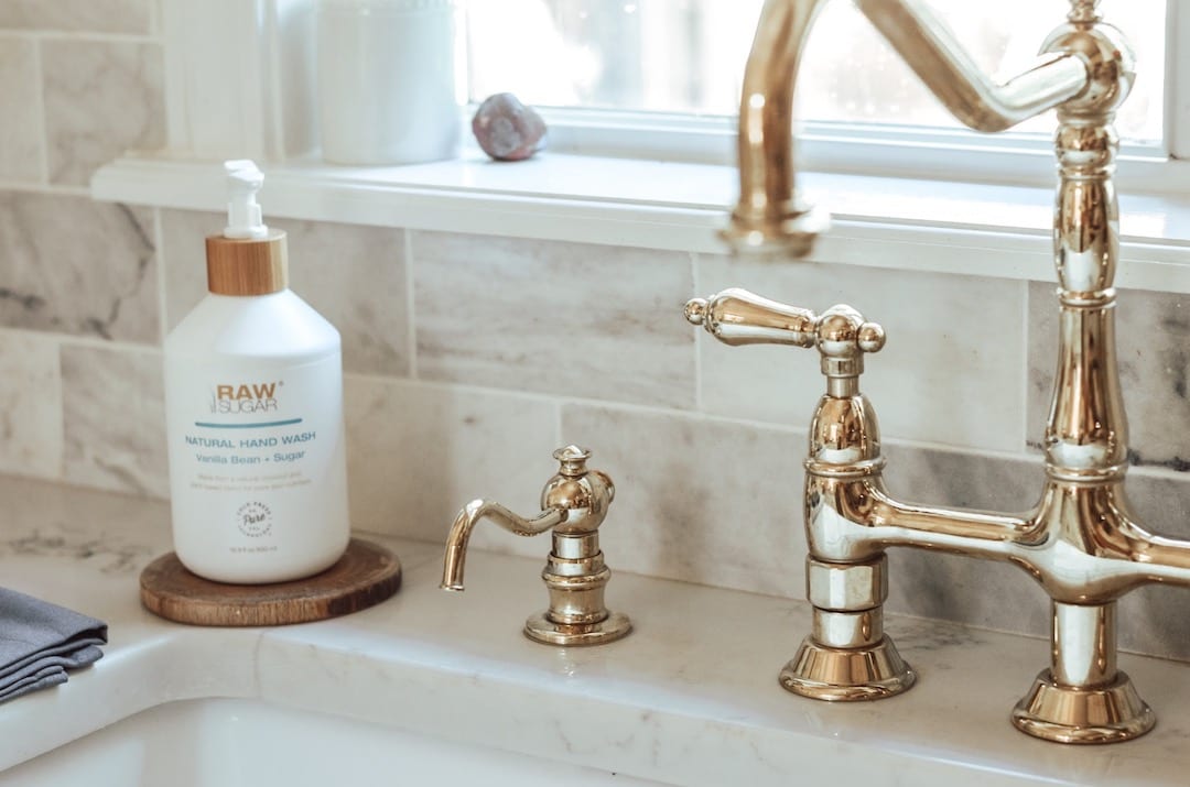How To DeClutter your Bathroom In No Time